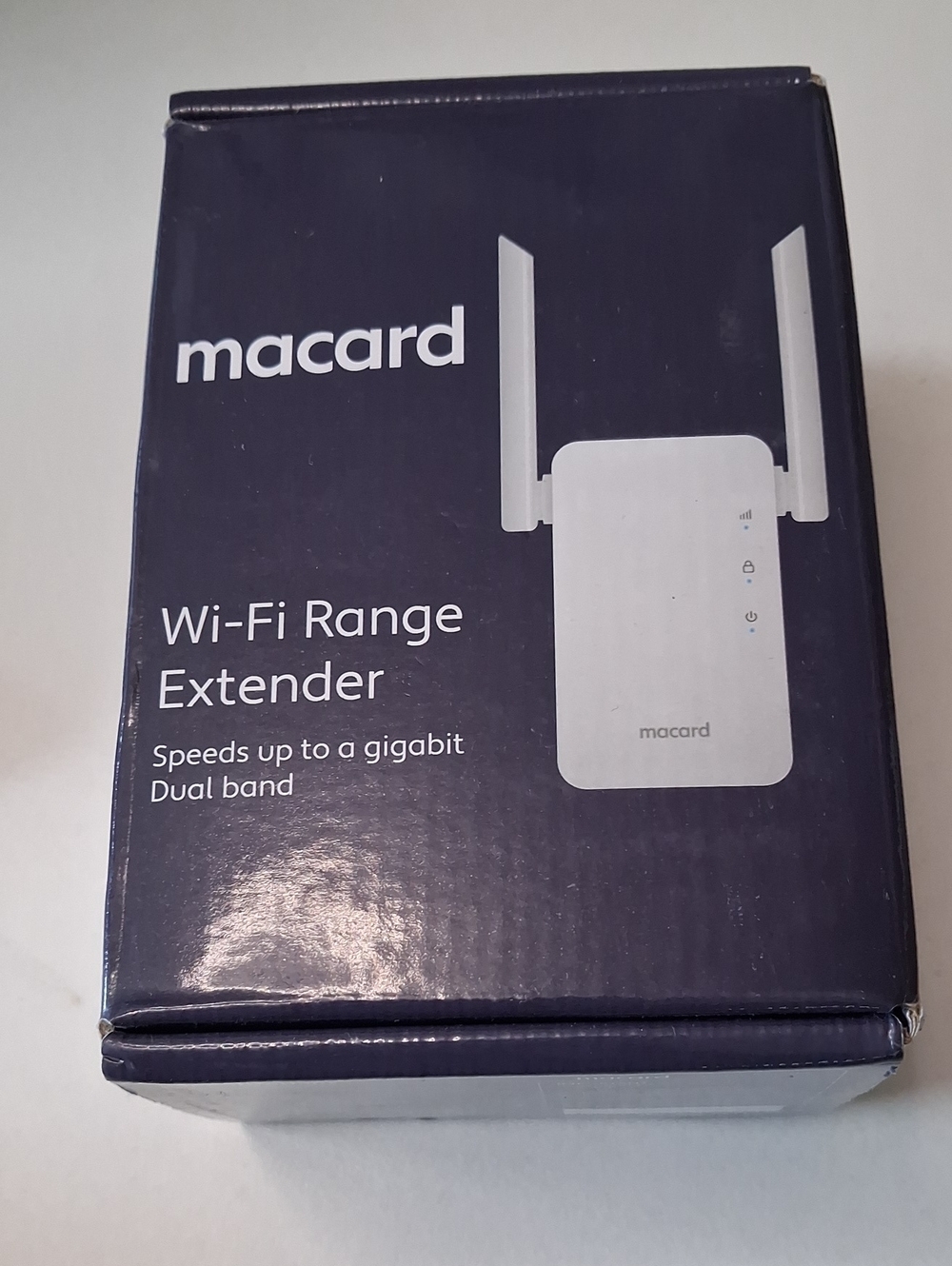 White Dual-Band Wi‑Fi Range Extender